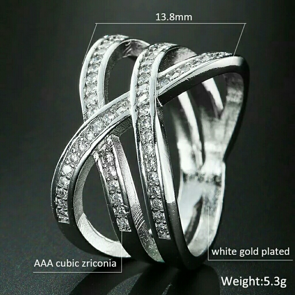 NWT ELEGANT SILVER CRYSTAL CROSS RING - Picture 4 of 6